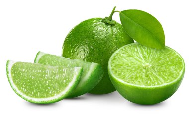 Taze kireç bileşimi. Beyaz arka planda limon izole edilmiş. Profesyonel stüdyo makro çekimi