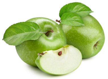 Kırpma Yolu beyaz zemin üzerinde izole edilmiş organik yeşil elma. Yapraklı elma makro stüdyo fotoğrafı.