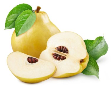 Beyaz arka planda yalıtılmış yaprak egzotik meyveli ayva. Kırpma Yolu. Tam alan derinliği.