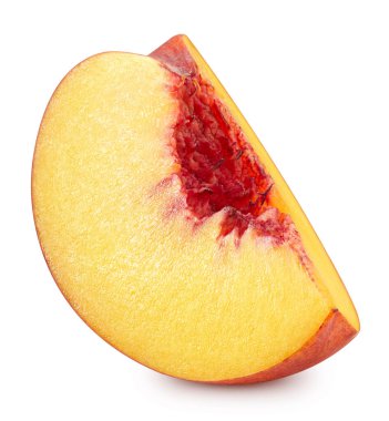 Beyaz arkaplanda izole edilmiş şeftali dilimi