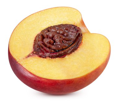 Şeftali yarısı. Beyaz arka planda taze organik şeftali. Kırpma yolu olan şeftali