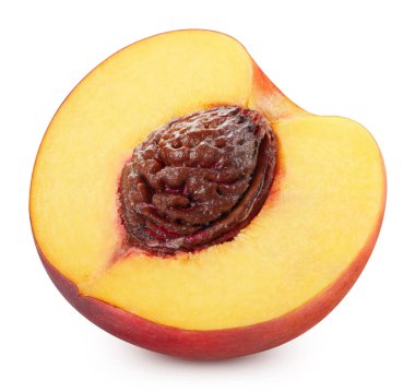 Şeftalinin yarısı beyaz arka planda yalıtılmış. Şeftali meyvesi. Şeftali kırpma yolu.