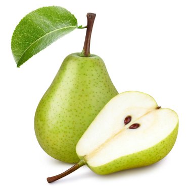 Armut Kırpma Yolu. Olgun, yeşil yapraklı armut meyvesi ve kesme yolu olan beyaz arka planda yarı izole edilmiş. Armut meyveli makro stüdyo fotoğrafı.