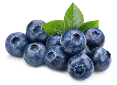 Beyaz arka planda yaban mersini izole edilmiş. Yabanmersini Kırpma Yolu. Taze organik yaban mersini..