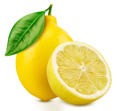 Beyaz arka planda izole edilmiş sulu limonlar. Taze limon ve yaprak. Yol limonları kırpılıyor. Limonlar makro stüdyo fotoğrafı