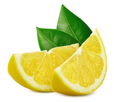 Limonlar ve yapraklar, beyaz arka planda izole edilmiş. Tam alan derinliği. Limon Kesme yolu ile