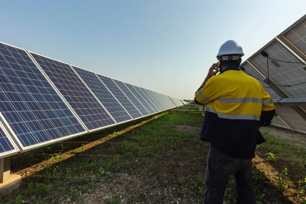 Solární Panel Alternativní Zdroj Elektrické Energie Koncepce Udržitelných Zdrojů Nový — Stock fotografie