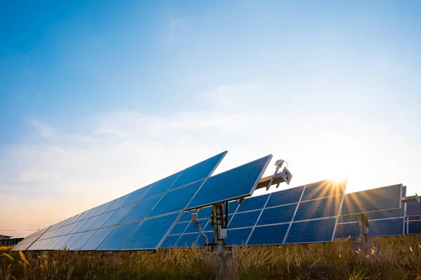 Solkraftverk Solcell Med Sommarsäsongen Orsakar Varmt Klimat Ökad Energiproduktion Alternativ — Stockfoto