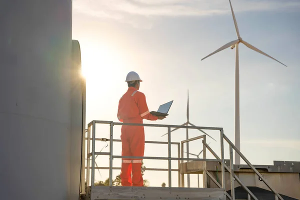 Man Engineer Working Holding Laptop Check Performance Wind Turbine Farm — Stock Fotó