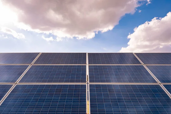 Solární Elektrárna Solární Článek Letní Sezónou Teplé Klima Způsobuje Zvýšenou — Stock fotografie