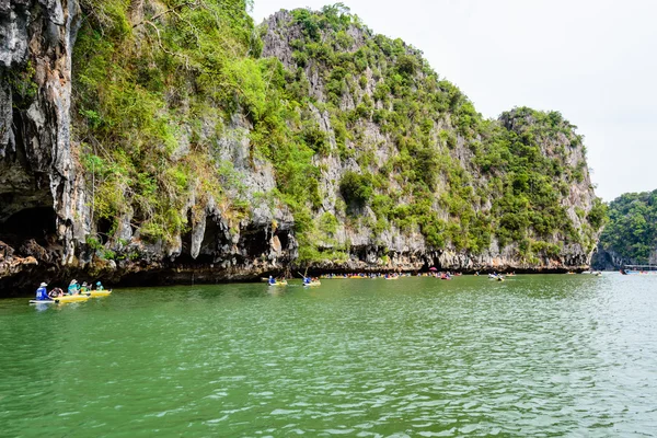 Grotte de Tham Lod Baie de Phang Nga — Photo