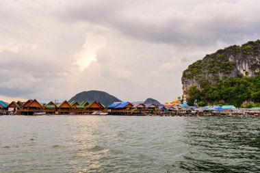 Koh Panyee veya Punyi ada akşam