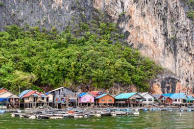 Koh Panyee veya Punyi Adası Köyü kayan