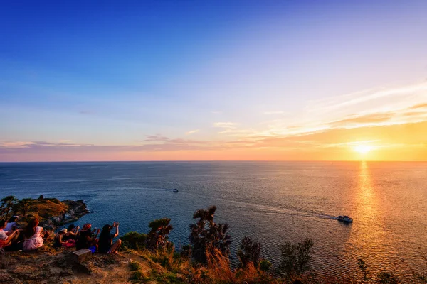 Kleurrijk landschap prachtige zonsondergang — Stockfoto