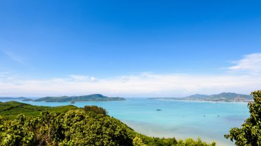 Phuket, Tayland Andaman Denizi üzerinde görünümü mavi gökyüzü