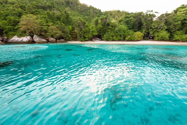 Miesiąc miodowy zatoki i plaży w Similan island, Tajlandia — Zdjęcie stockowe