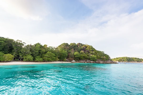 Miesiąc miodowy zatoki i plaży w Similan island, Tajlandia — Zdjęcie stockowe