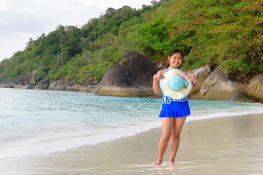 Denize sunrise plajda kız