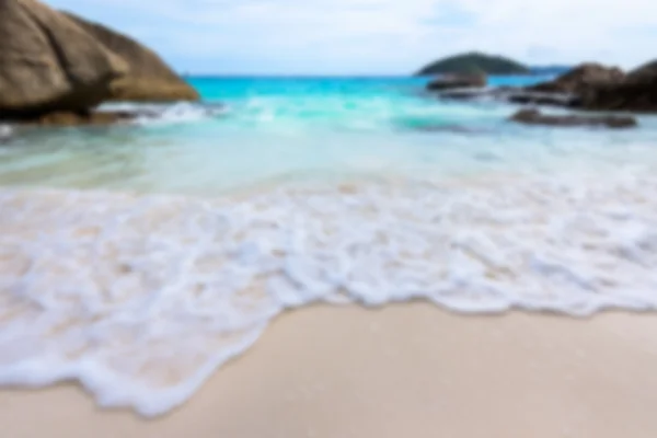 Fotografia borrada mar e praia na Tailândia — Fotografia de Stock