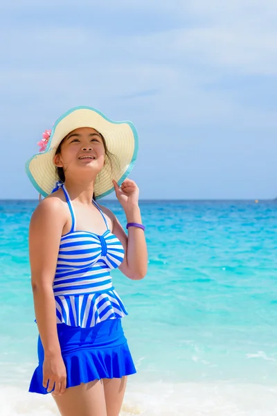 Chica en la playa en Tailandia —  Fotos de Stock