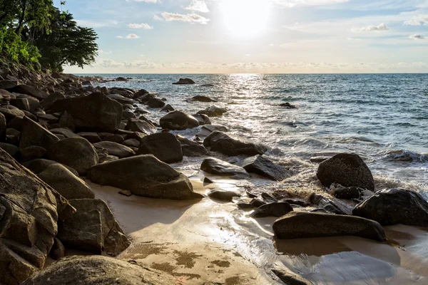 Sonnenuntergang am Strand in Thailand — Stockfoto