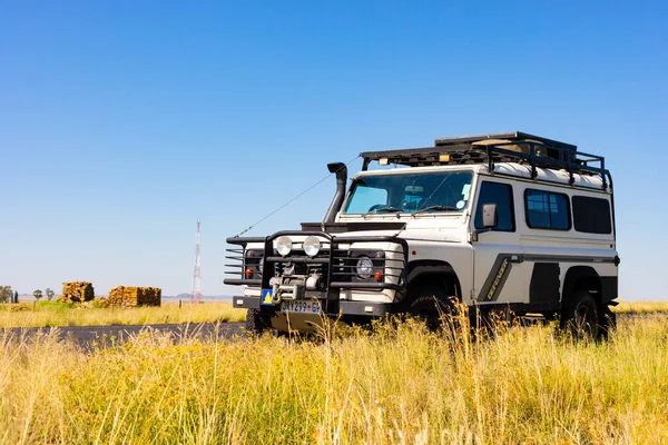 Кару Юар Марта 2019 Года Старый Land Rover Defender Припарковался — стоковое фото