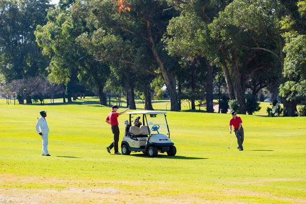 南非约翰内斯堡 2018年6月15日 业余高尔夫球手打一轮高尔夫球作为一种娱乐活动 — 图库照片