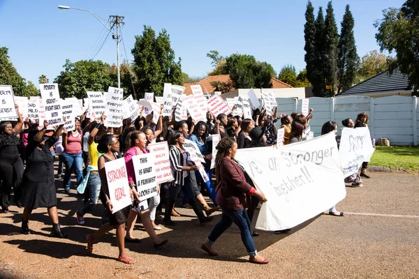 Johannesburgo Sudáfrica Abril 2015 Marcha Protesta Mujer Escenificada Calle Suburbana — Foto de Stock