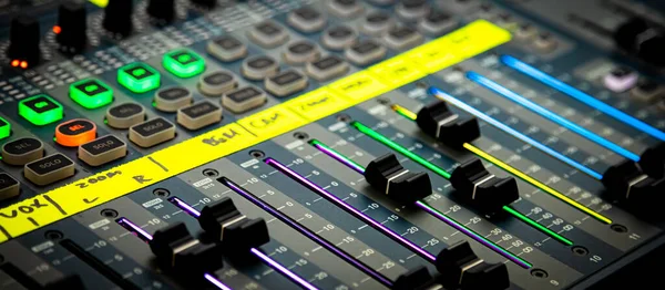 Närbild Reglagen Och Knapparna Audio Mixing Desk Vid Live Event — Stockfoto