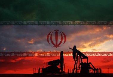 Gün batımında kırsal kesimde petrol arama çalışmalarına başlandı.