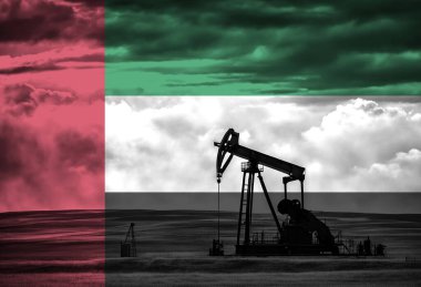 Gün batımında kırsal kesimde petrol arama çalışmalarına başlandı.