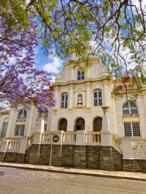 Graaff-Reinet, Güney Afrika - 25 Ekim 2025: Küçük bir sömürge dönemindeki tarihi hükümet binaları