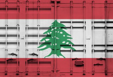 Lübnan ulusal bayrağını taşıyan konteyner, küresel ticaret bağlamında gümrük tarifeleri ve uluslararası ticaret politikalarını simgeliyor