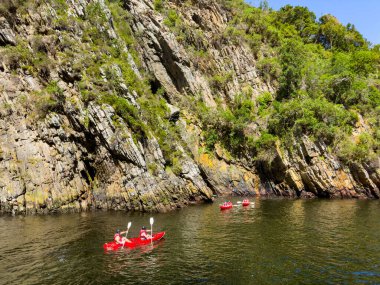 Garden Route, Güney Afrika - 13 Ekim 2025: Storms River Mouth Park 'taki su sporları aktiviteleri