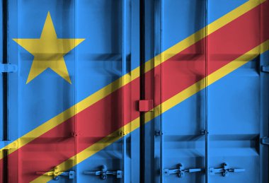 DRC ulusal bayrağı taşıyan konteyner, küresel ticaret bağlamında gümrük tarifeleri ve uluslararası ticaret politikalarını simgeliyor