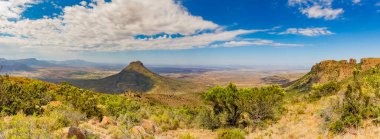 Güney Afrika Graaff-Reinet 'teki kurak dağ manzarası