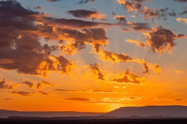 Güney Afrika 'daki Tankwa Karoo' da gündoğumu çöl manzarası