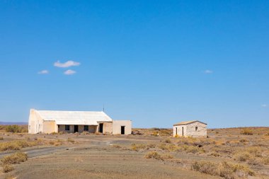 Karoo Çölü 'ndeki eski çiftlik binaları, Güney Afrika