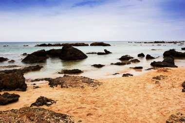 Güzel bir plaj büyük taşlar, Crete, Yunanistan