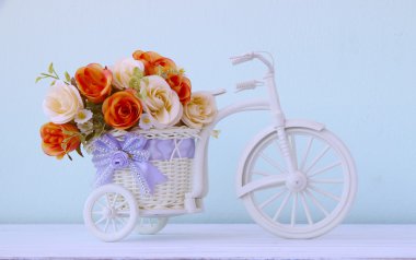 Stok fotoğraf plastik çiçek buketi çiçek izole arka plan üzerinde