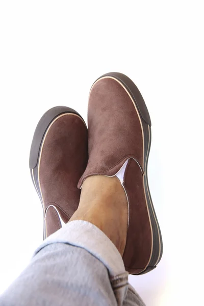 Foto stock marrom botas sapatos de couro e calças jeans roupas moda do homem — Fotografia de Stock