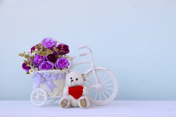 Stock Photo tworzyw sztucznych kwiatowy bukiet kwiatów na na białym tle — Zdjęcie stockowe