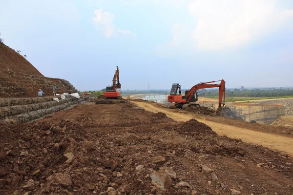 Backhoe em um canteiro de obras — Fotografia de Stock