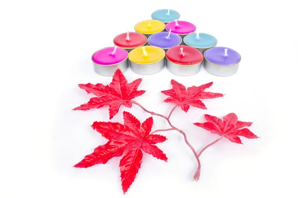 Decoración de Navidad colorida con diferentes velas en el backgrou — Foto de Stock