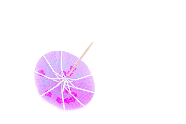 Beyaz zemin üzerine pembe kokteyl şemsiye — Stok fotoğraf