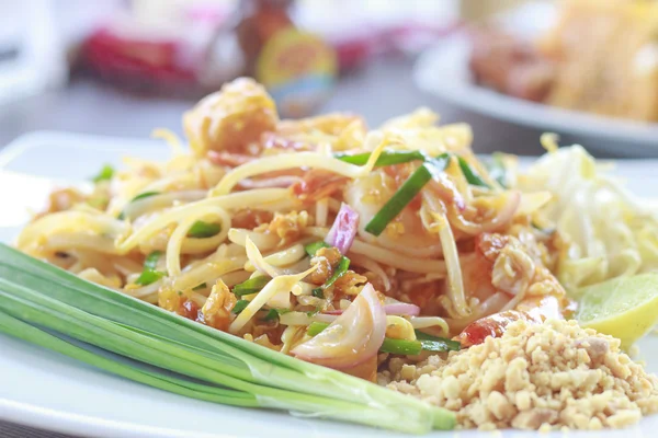 Thailändsk stil nudlar, padthai — Stockfoto