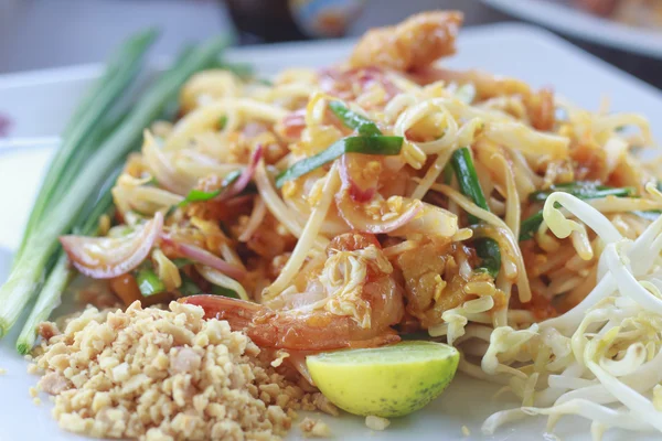 Thailändsk stil nudlar, padthai — Stockfoto