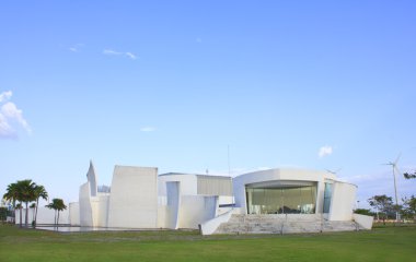 eski beyaz bina - stok görüntü