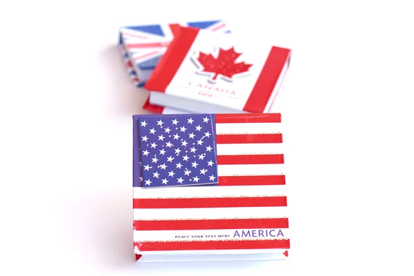 États-Unis, britannique, drapeau canadien sur le carnet - Image stock — Photo