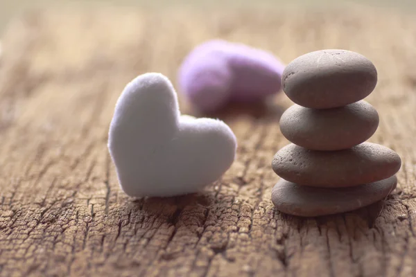 Zen stones and violet Heart on wooden - Stock Image — Stock Photo, Image